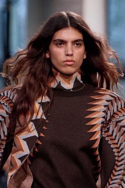 Look 61